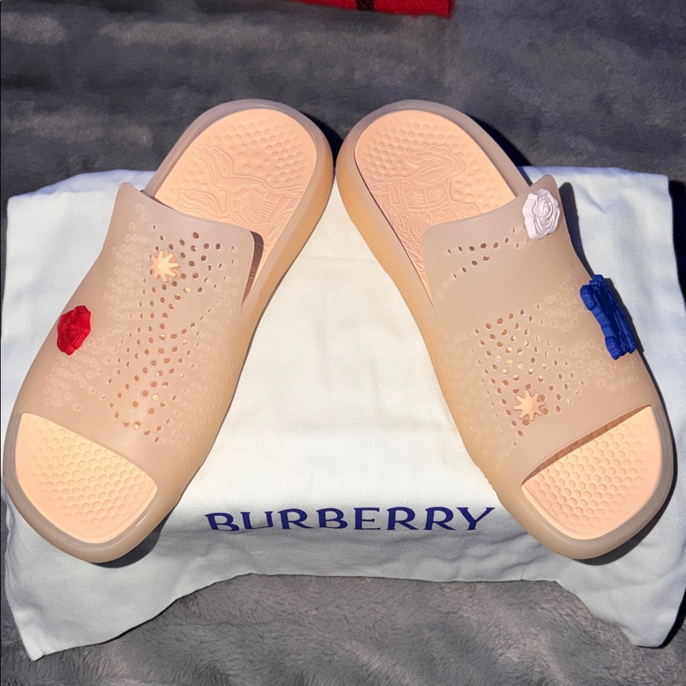 Burberry stingray sandals brand new w/ tags size 40 US size 9 marshmallow color